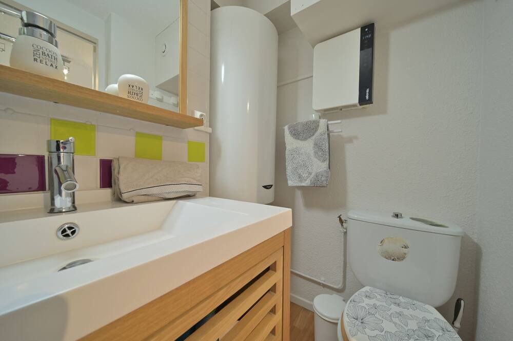 Photo of Bathroom in Campan