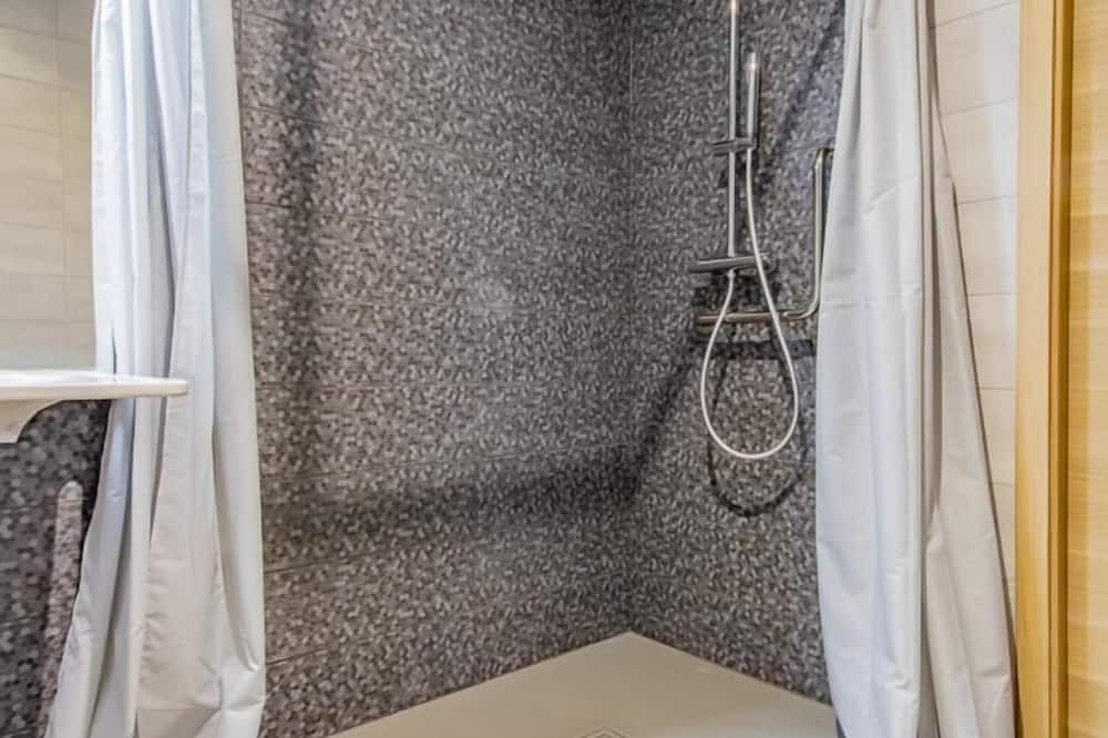 Photo of Bathroom in Cuisery