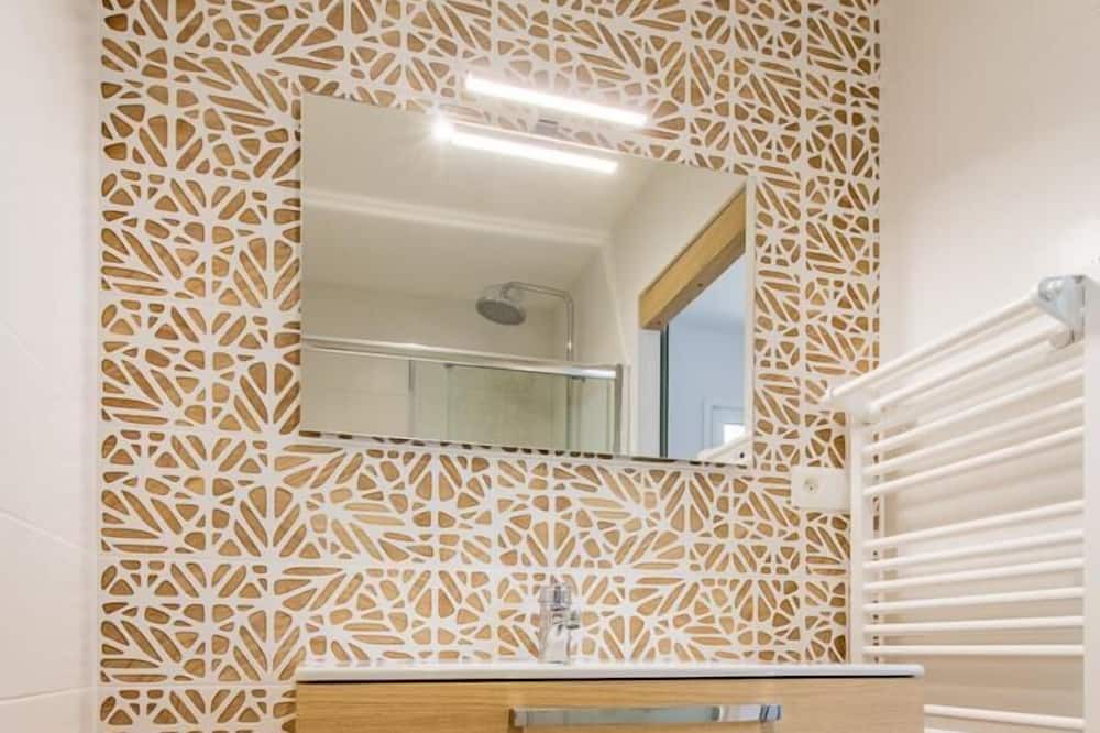 Photo of Bathroom in Cuisery