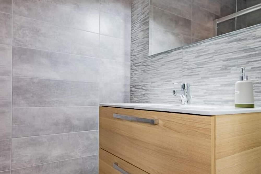 Photo of Bathroom in Cuisery