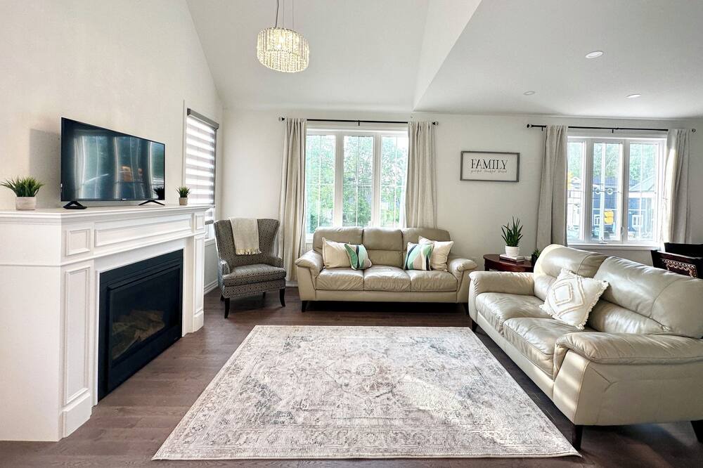 Photo of Livingroom in Wasaga Beach