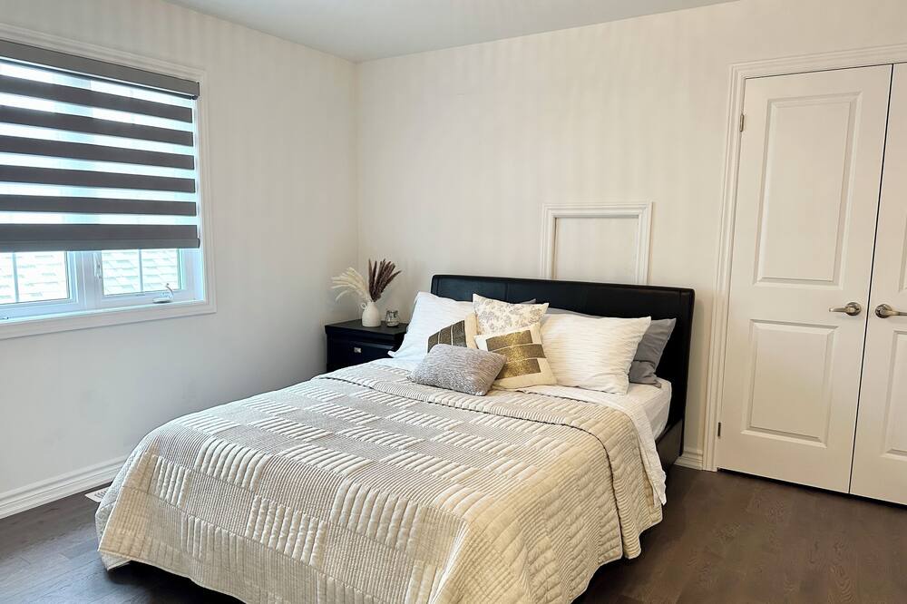 Photo of Bedroom in Wasaga Beach