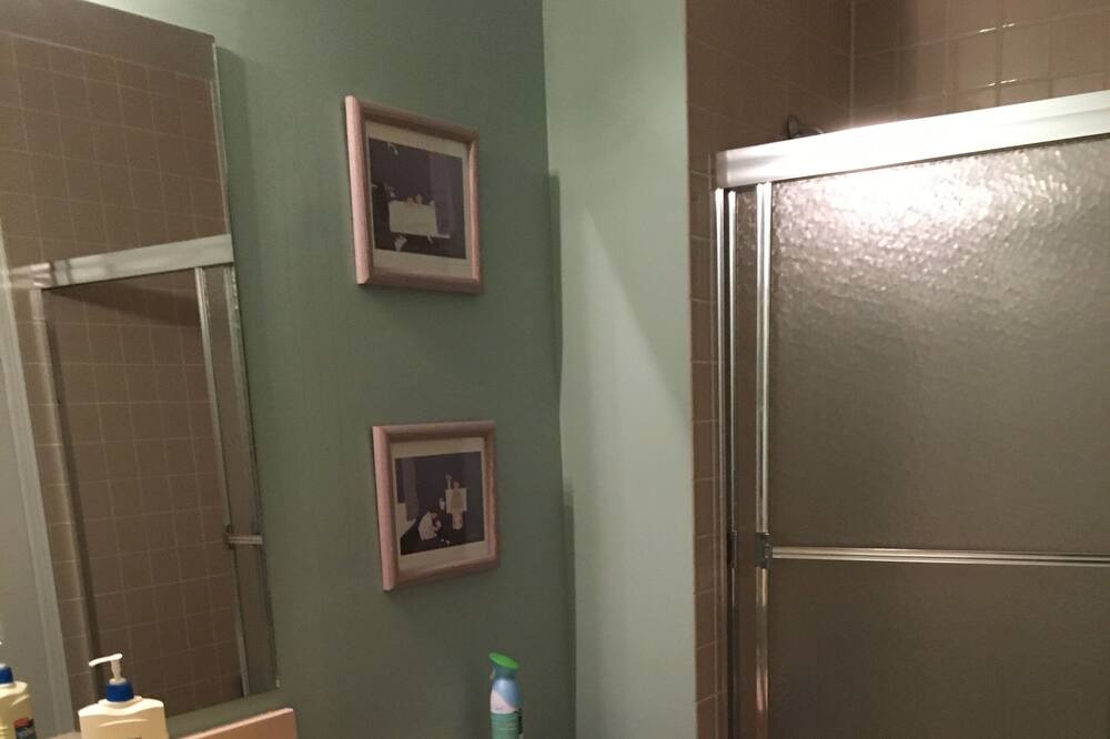 Photo of Bathroom in Gravenhurst