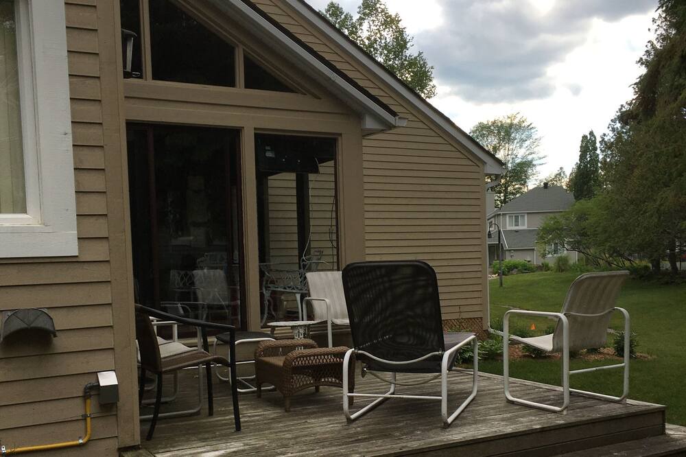 Photo of Patio Balcony in Gravenhurst