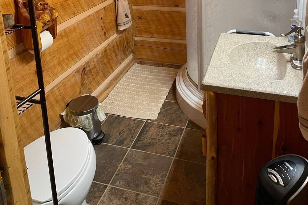 Photo of Bathroom in Bean Station