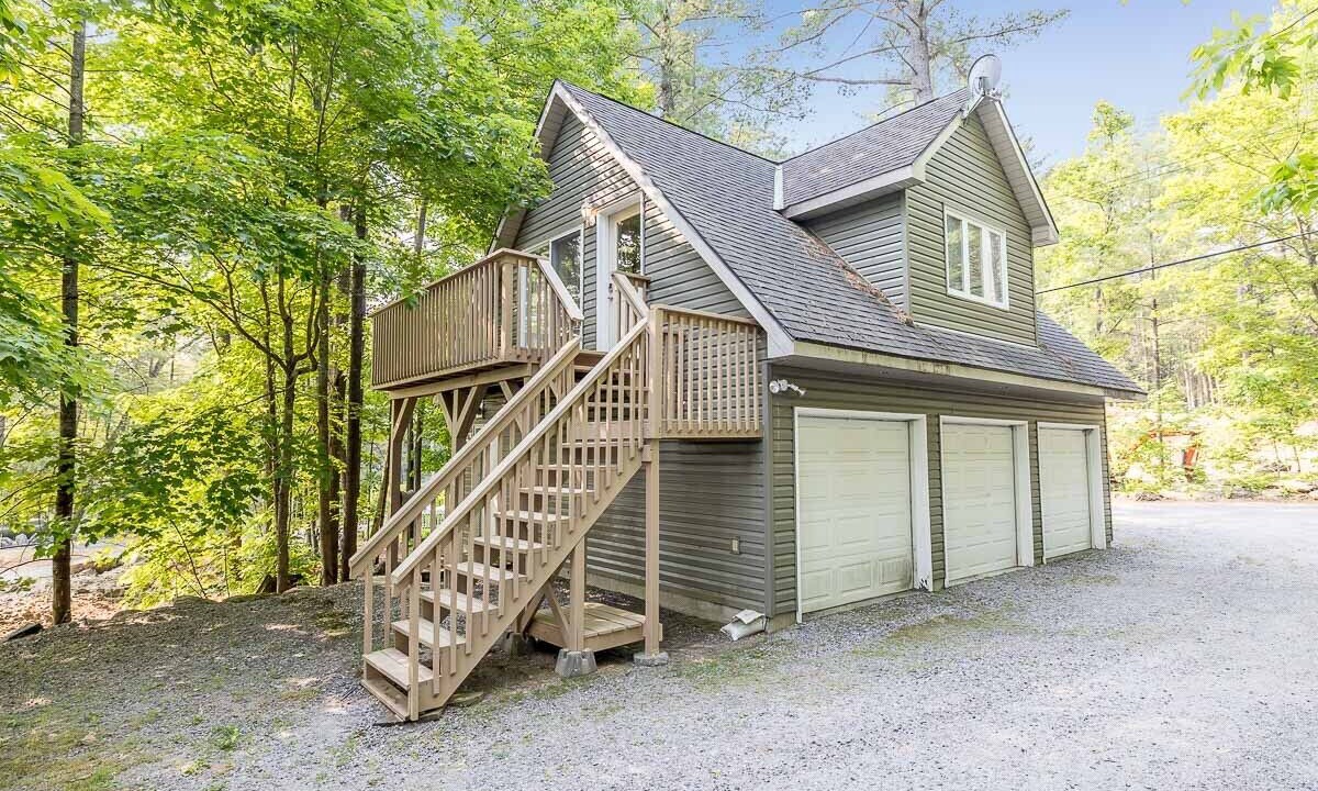 Photo of Patio Balcony in Gravenhurst