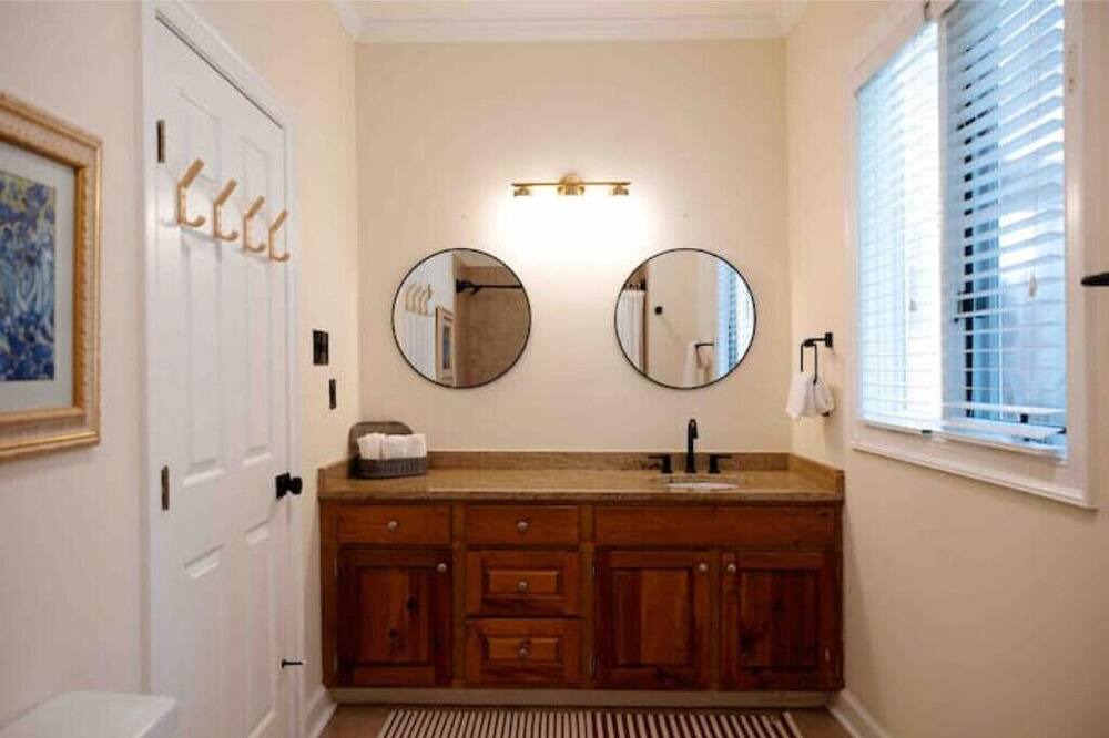 Photo of Bathroom in Midtown