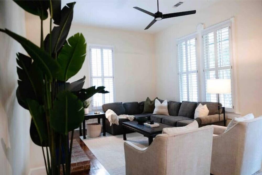 Photo of Livingroom in Midtown