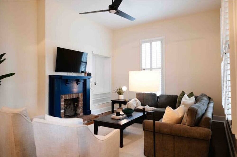 Photo of Livingroom in Midtown