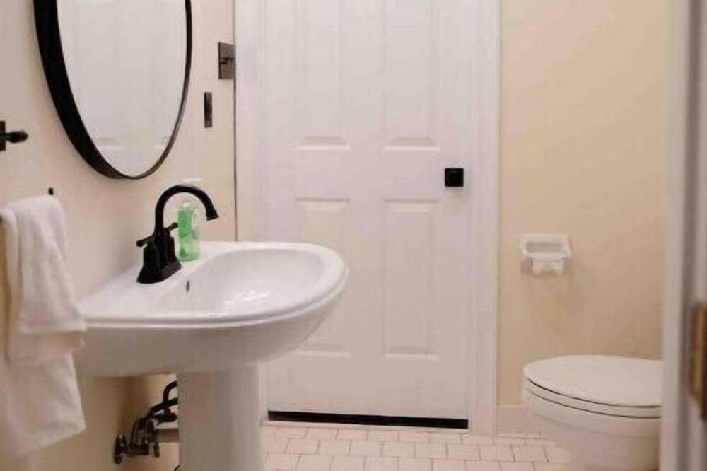 Photo of Bathroom in Midtown