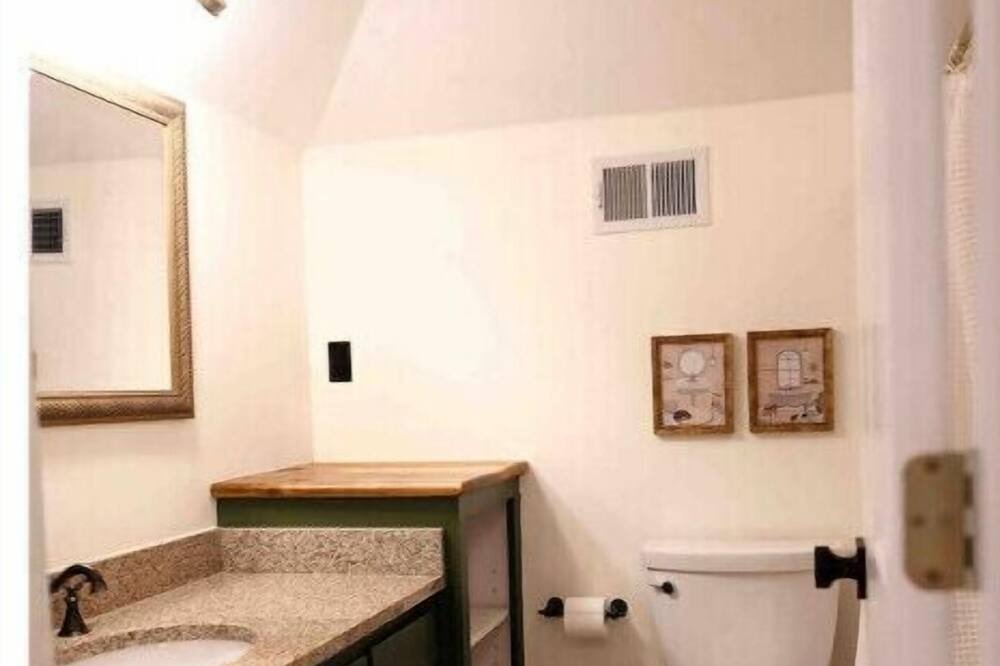 Photo of Bathroom in Midtown