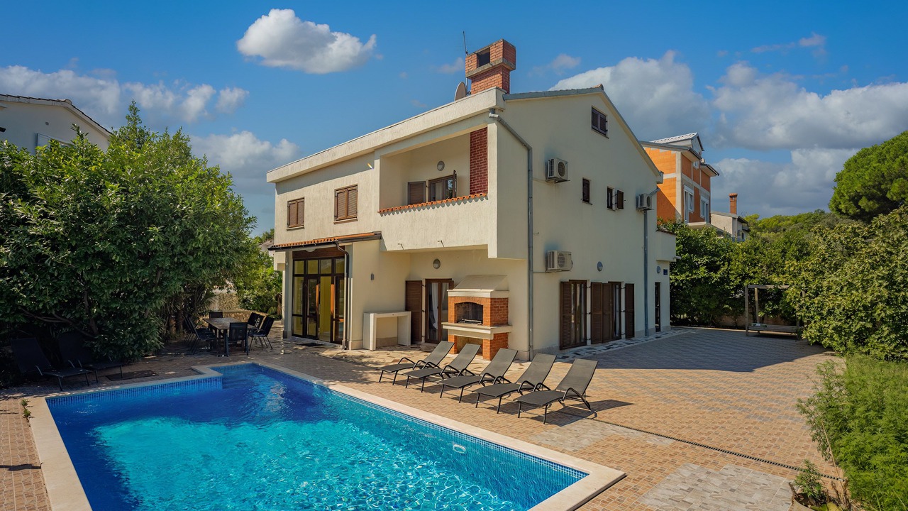 Photo of Outdoor in Borik