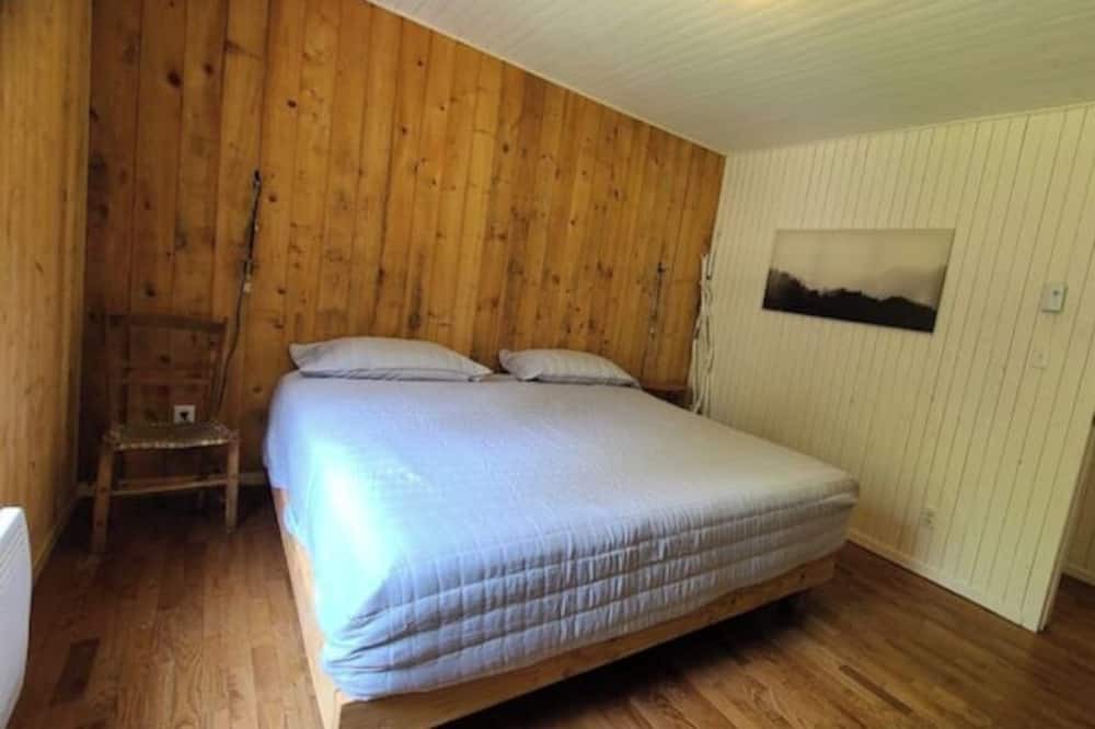 Photo of Bedroom in Saint-Etienne-De-Bolto