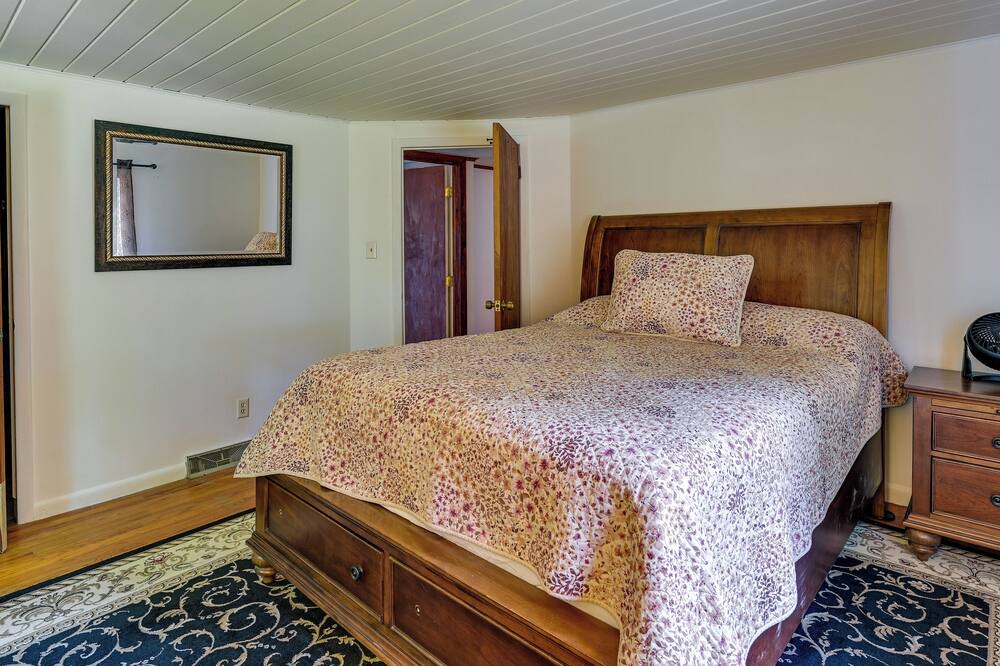 Photo of Bedroom in West Glens Falls