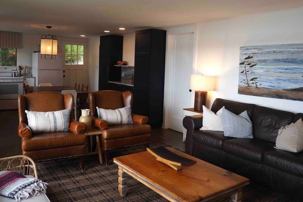 Photo of Livingroom in Irondale