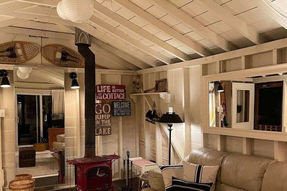 Photo of Livingroom in Irondale