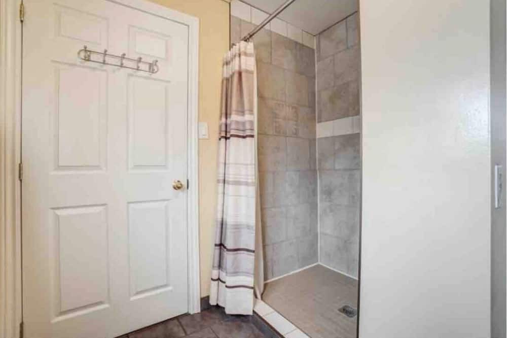 Photo of Bathroom in Mansfield-et-Pontefract