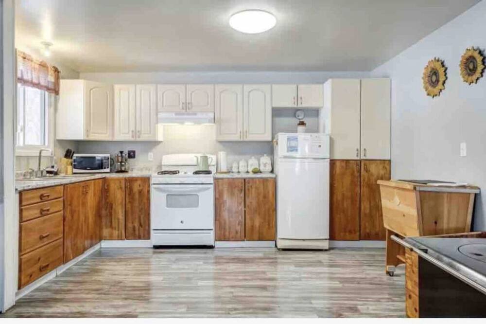 Photo of Kitchen in Mansfield-et-Pontefract