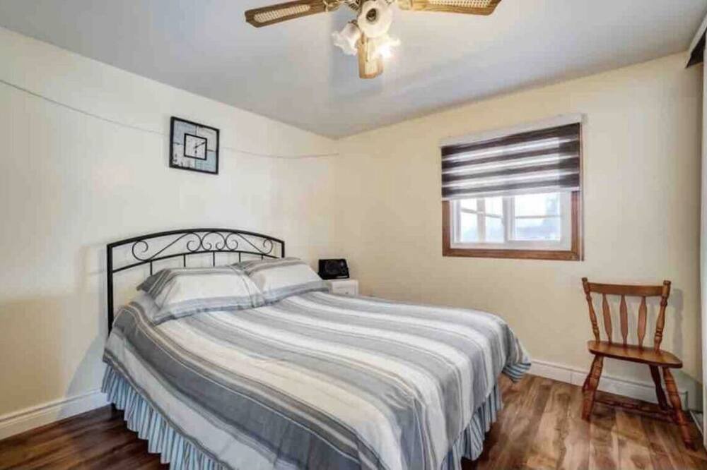 Photo of Bedroom in Mansfield-et-Pontefract