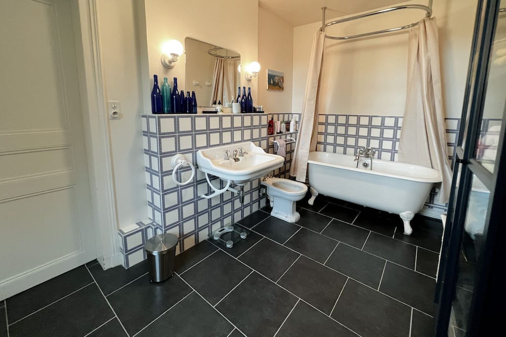 Photo of Bathroom in Pont-l'Eveque