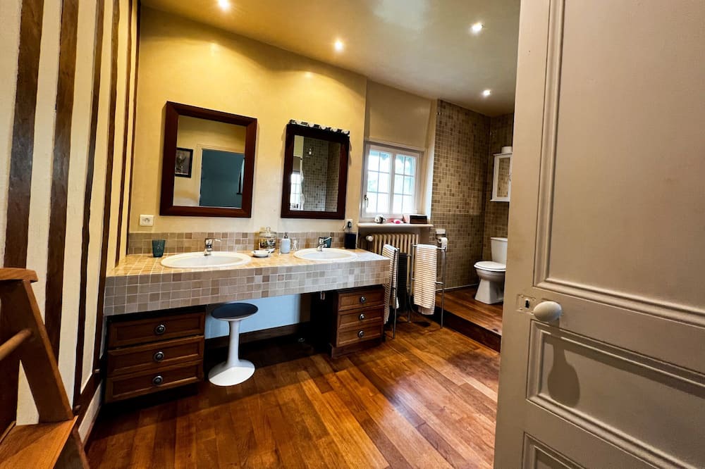 Photo of Bathroom in Pont-l'Eveque
