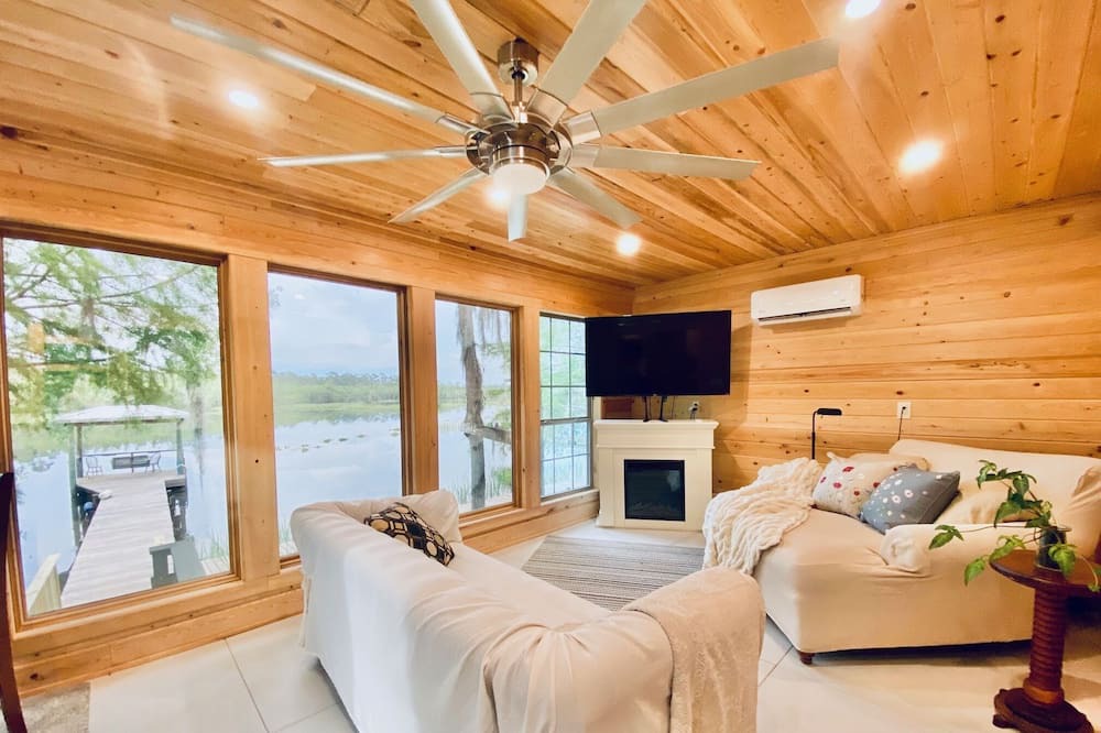 Photo of Livingroom in Milton