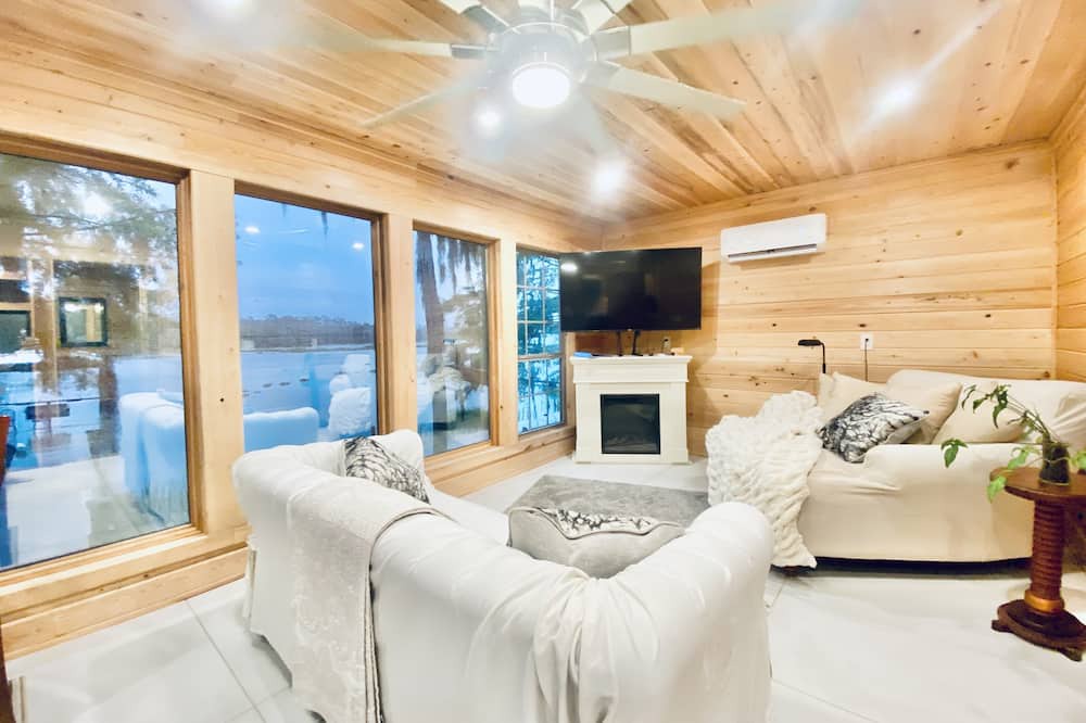 Photo of Livingroom in Milton
