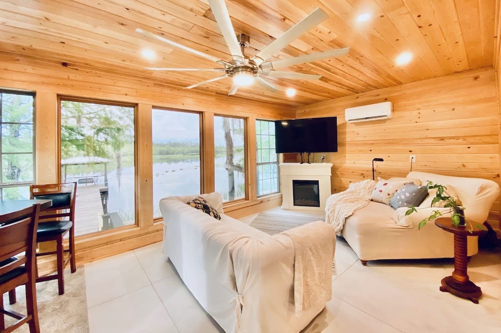 Photo of Livingroom in Milton