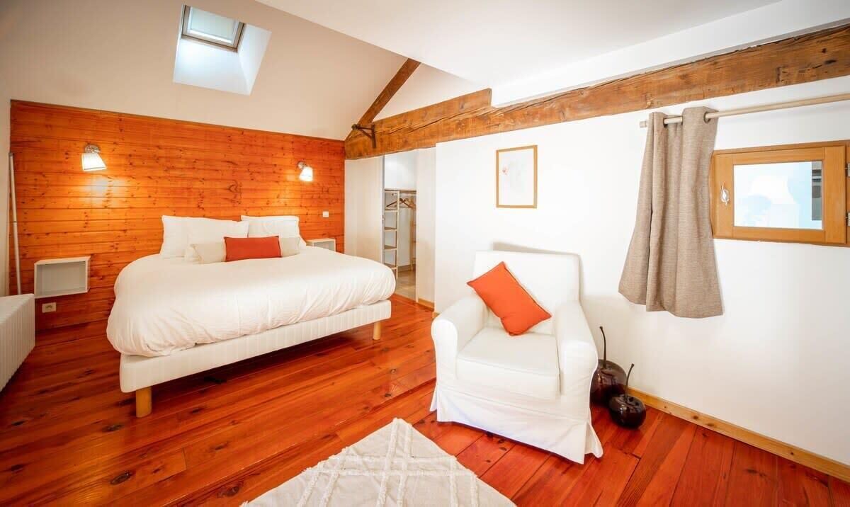 Photo of Others in Tournus