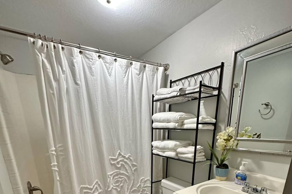 Photo of Bathroom in Willis