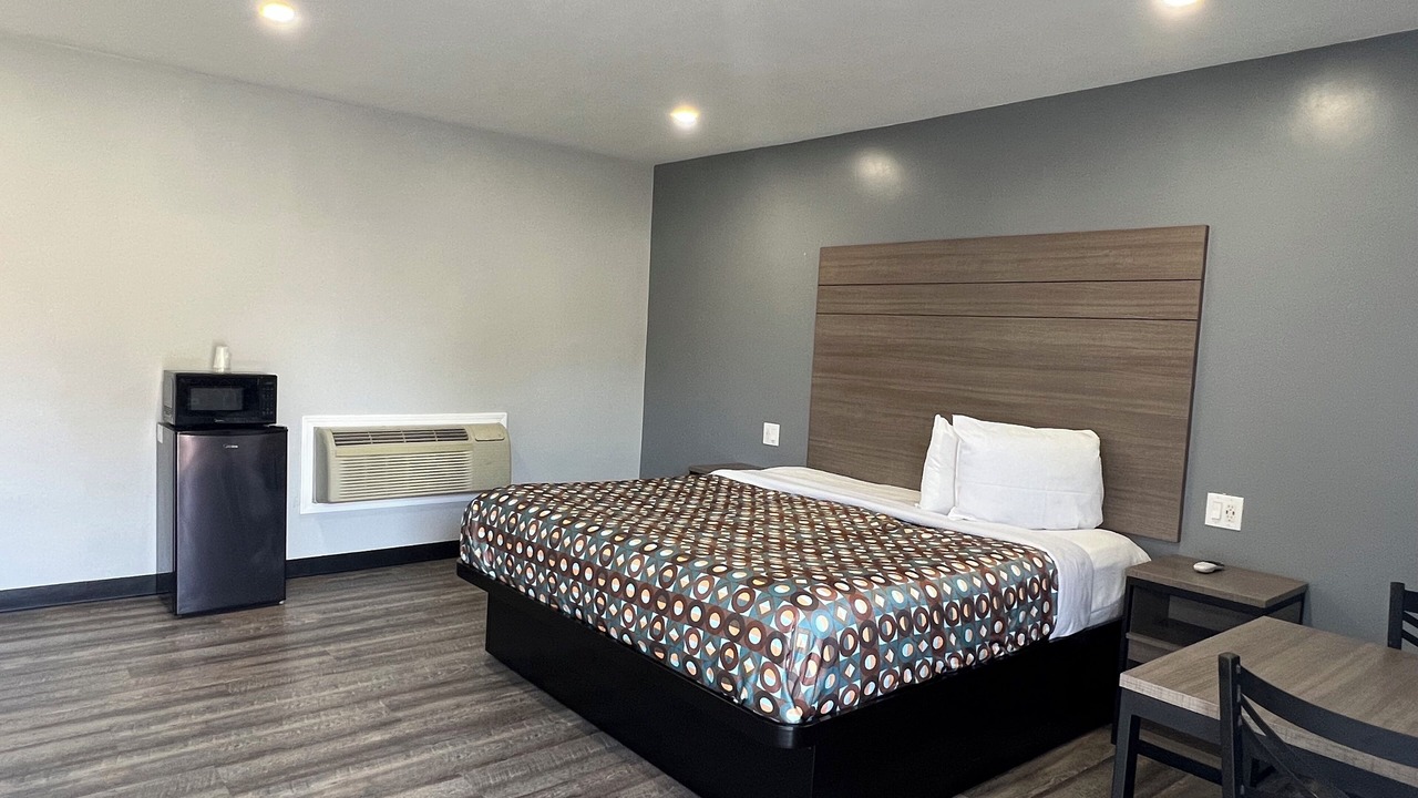 Photo of Bedroom in Bixby Knolls