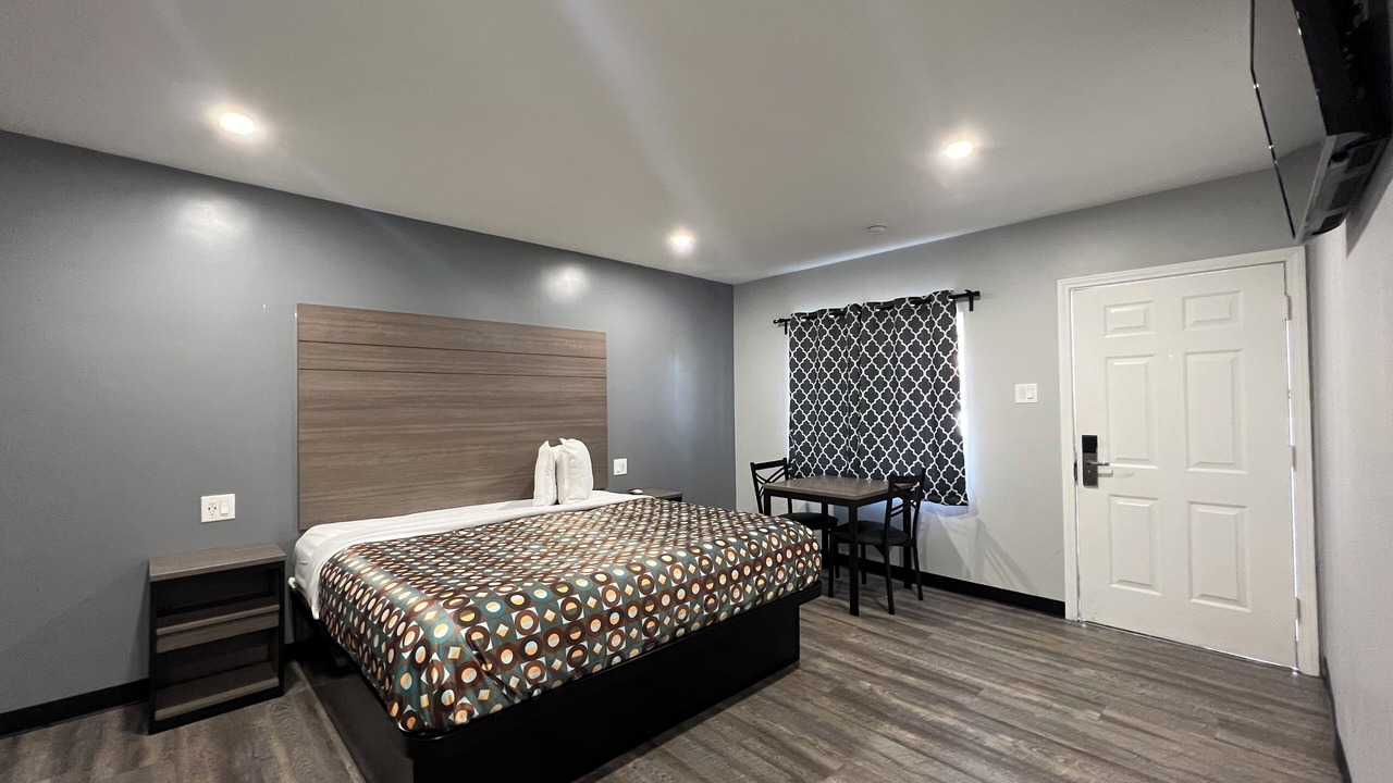 Photo of Bedroom in Bixby Knolls