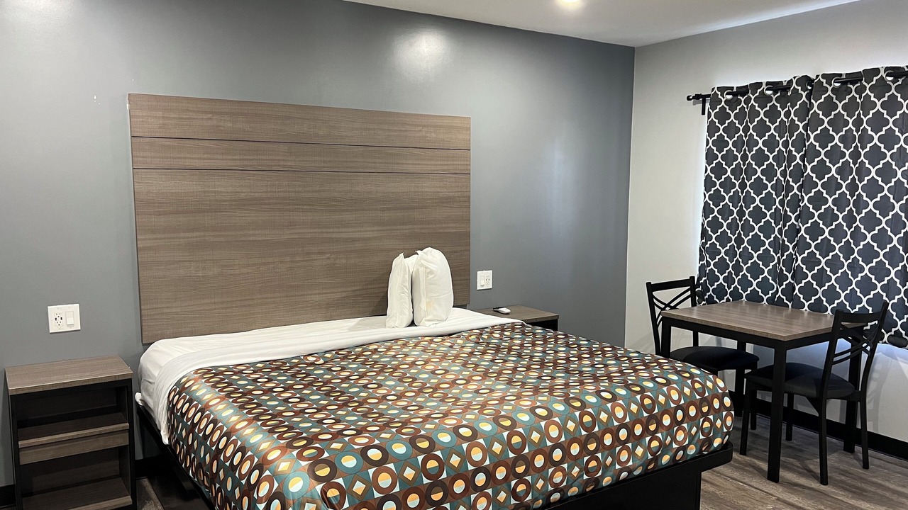 Photo of Bedroom in Bixby Knolls