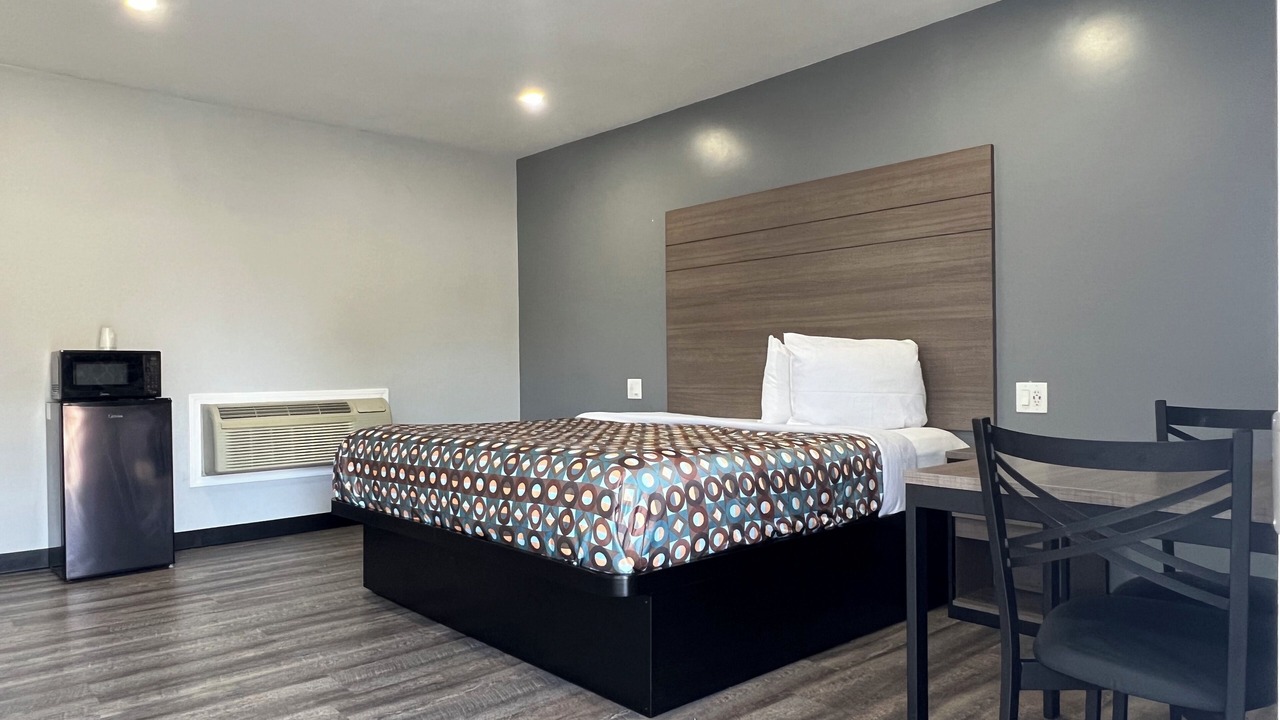 Photo of Bedroom in Bixby Knolls