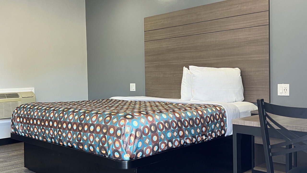 Photo of Bedroom in Bixby Knolls