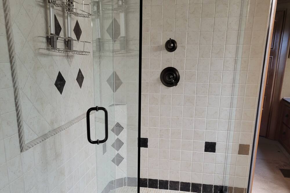 Photo of Bathroom in Lighthouse Cove