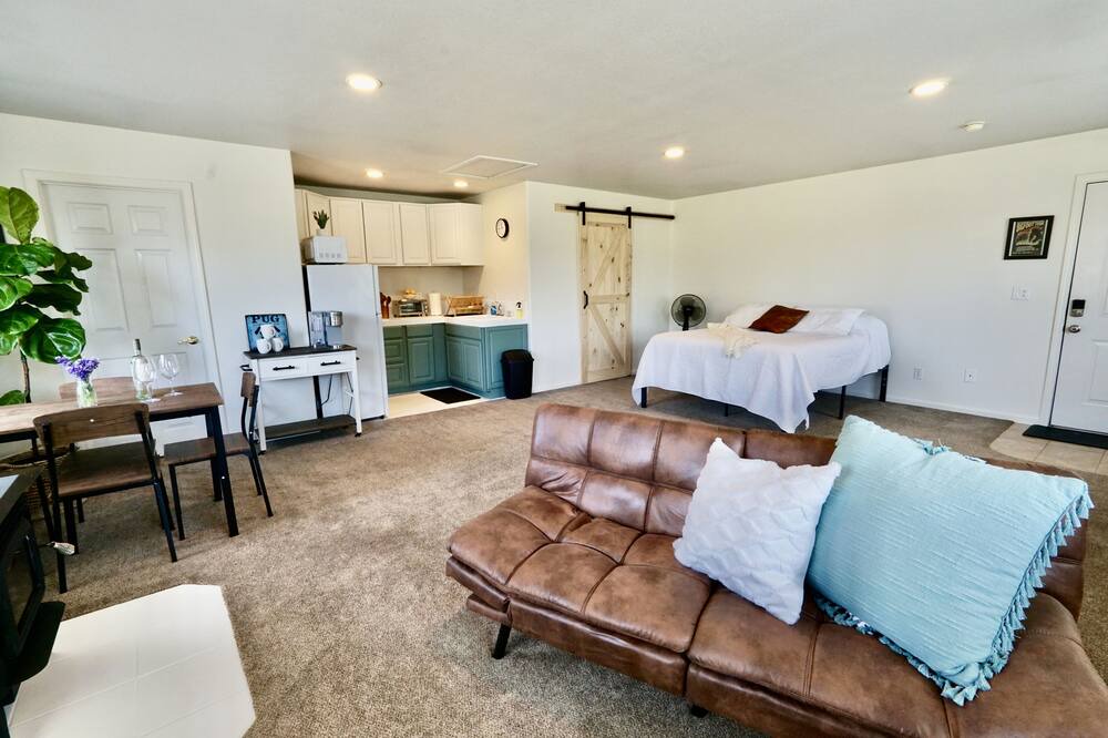 Photo of Livingroom in Applegate