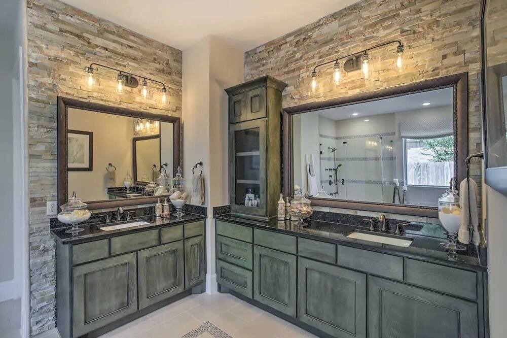 Photo of Bathroom in Barker