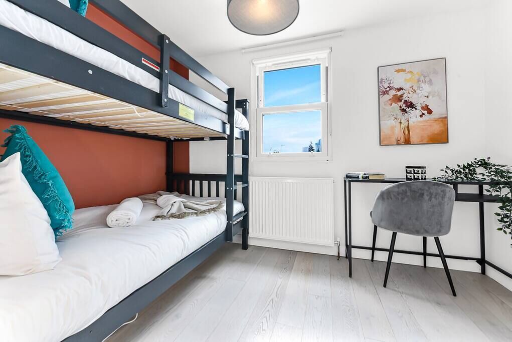 Photo of Others in Seven Sisters