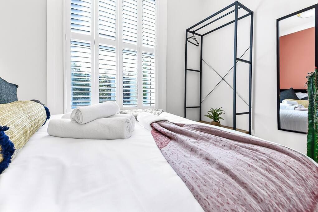 Photo of Others in Seven Sisters