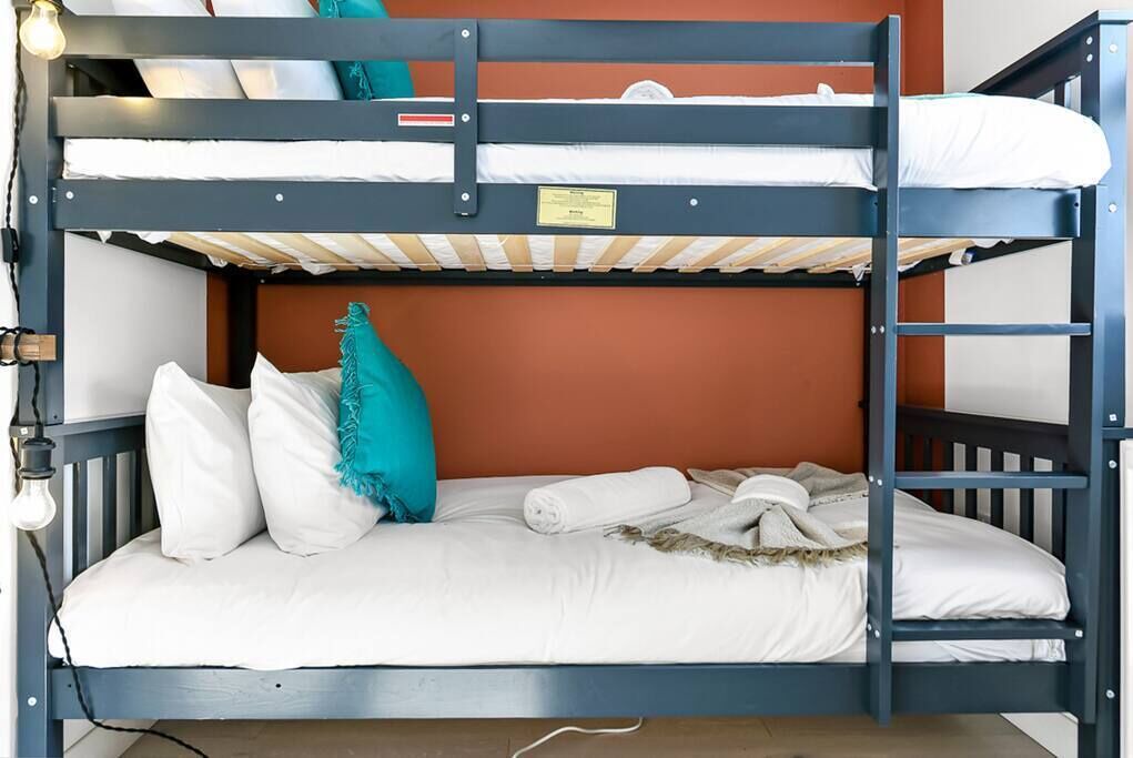 Photo of Others in Seven Sisters