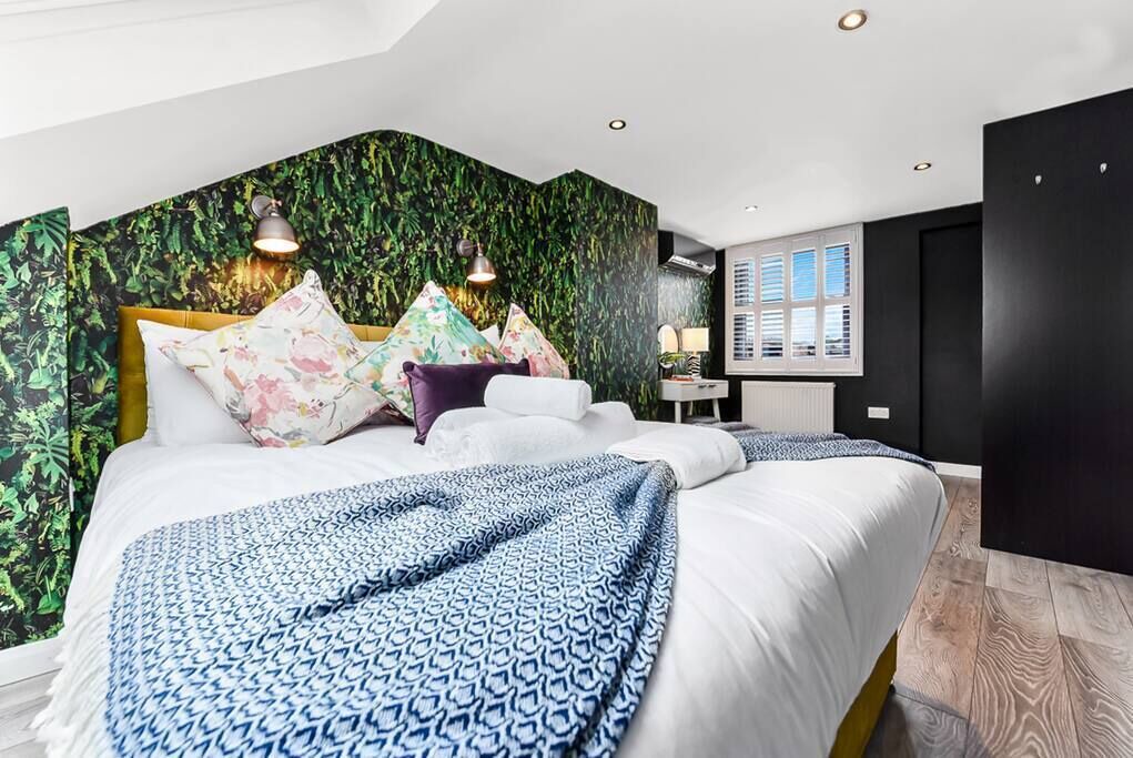 Photo of Others in Seven Sisters