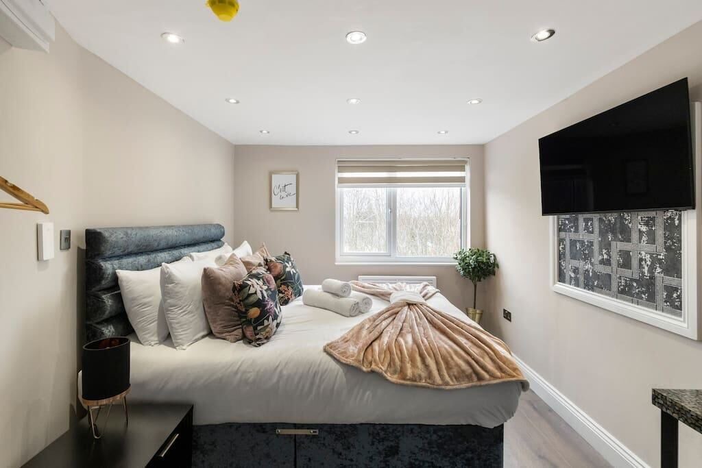 Photo of Others in Seven Sisters