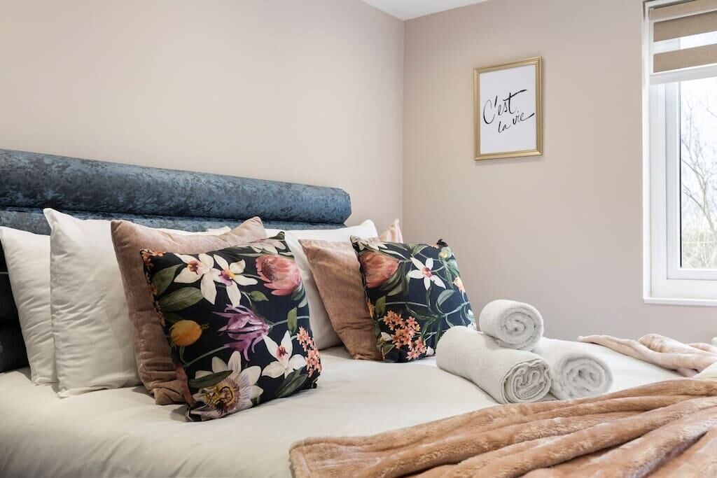 Photo of Others in Seven Sisters