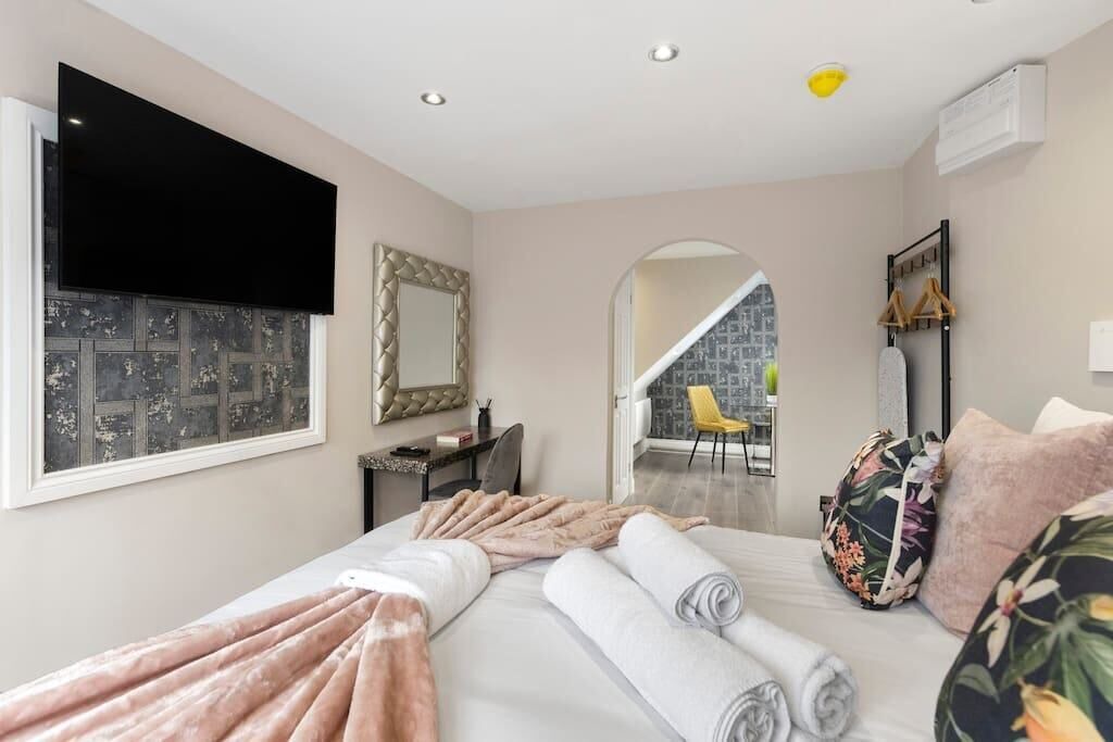 Photo of Others in Seven Sisters