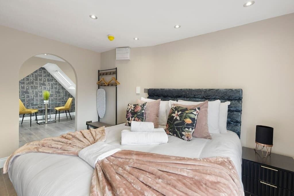 Photo of Others in Seven Sisters