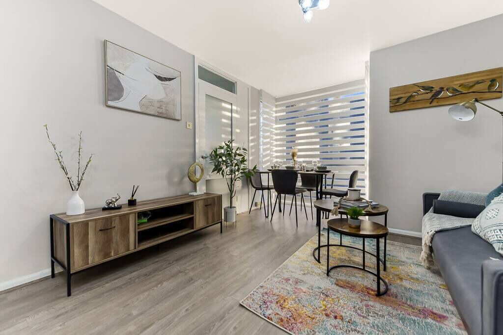 Photo of Others in Seven Sisters