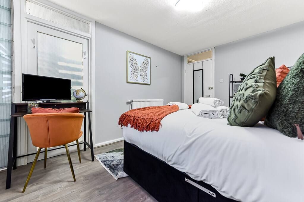 Photo of Others in Seven Sisters