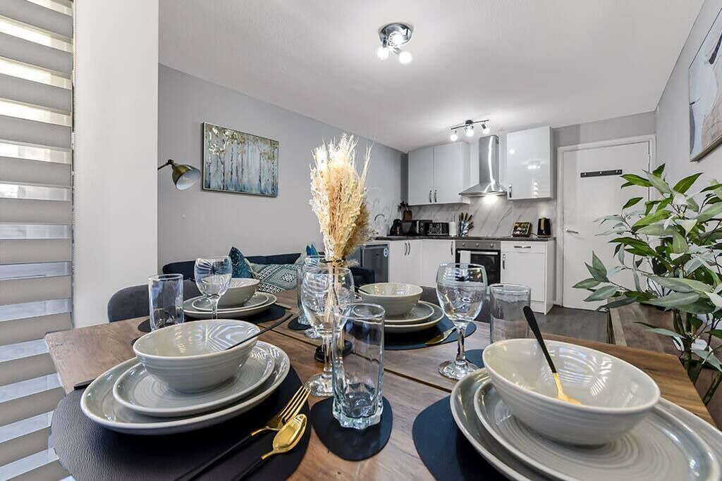 Photo of Others in Seven Sisters