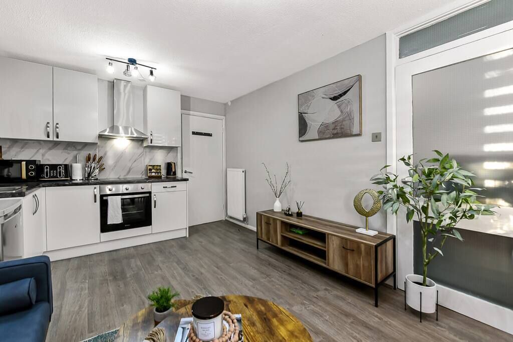 Photo of Others in Seven Sisters